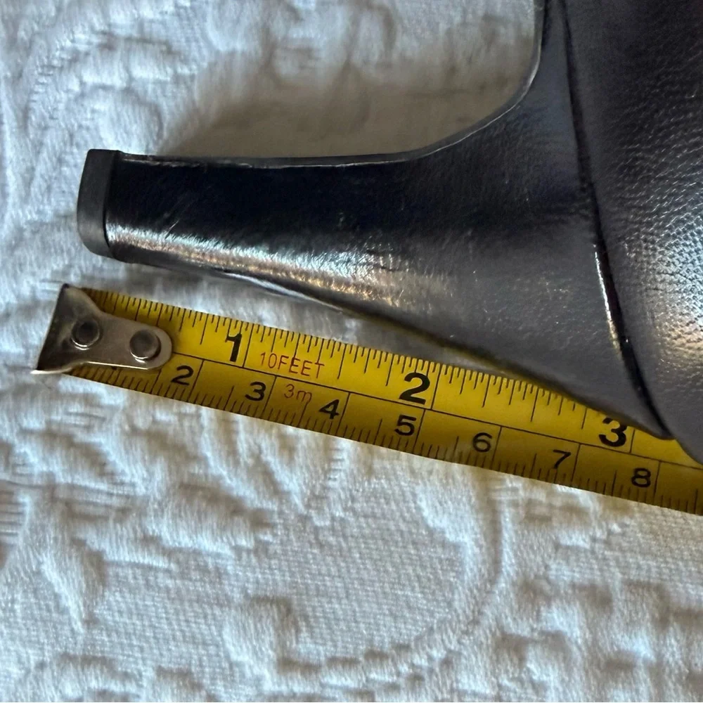 Naturalizer Michelle Classic Black Leather Pump - Heels size 9.5